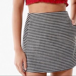 URBAN OUTFITTERS BLACK AND WHITE GINGHAM HIGH WAISTED MINI SKIRT SIZE MEDIUM